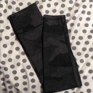 American Eagle Offline leggings in black camo